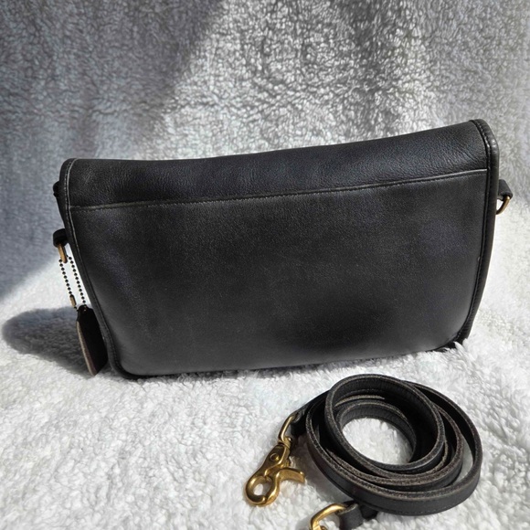 Pre-1994 Vintage Coach Dark Navy convertible clutch with Brass hardware - Picture 4 of 10